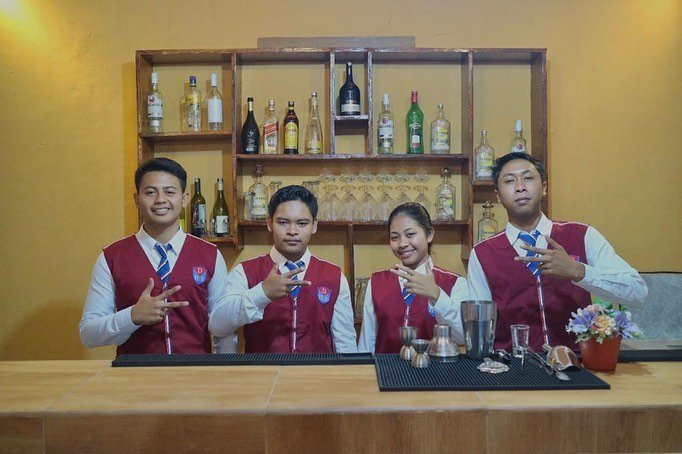 Siswa dalam seragam