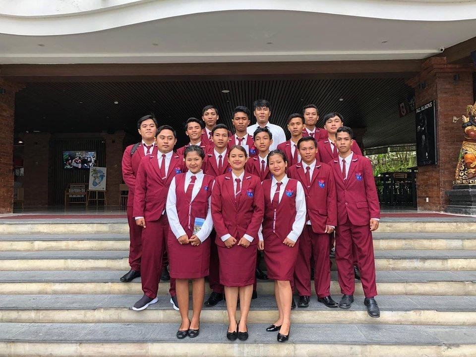 Siswa dalam seragam